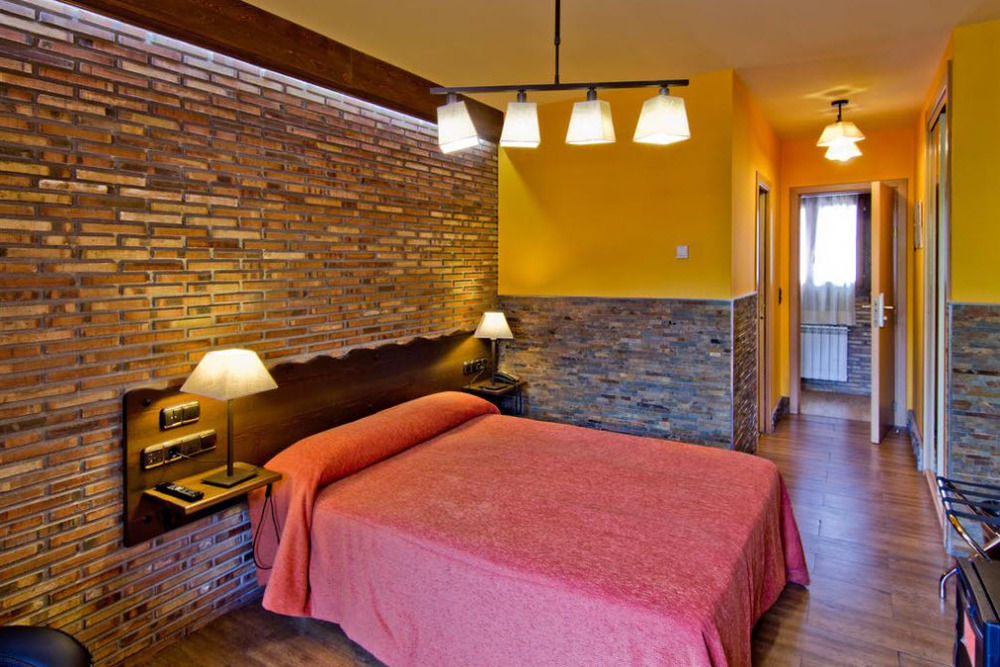 Hotel Dona Blanca Albarracin Bagian luar foto
