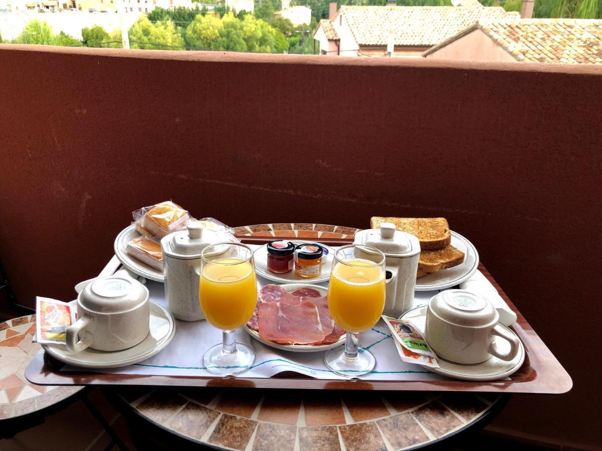 Hotel Dona Blanca Albarracin Bagian luar foto